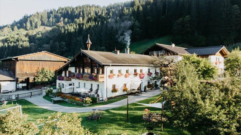 Bauernhofurlaub Sinnhubgut in Altenmarkt, Zauchensee - Außenaufnahme im Sommer