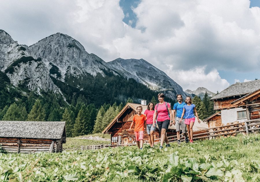 Wandern mit der Familie in Altenmarkt - Zauchensee | Wanderurlaub am Bauernhof Sinnhubgut